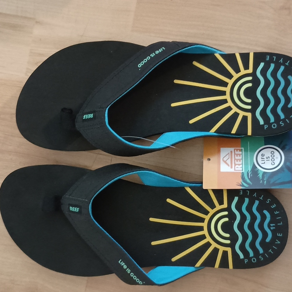 Life is good size 11 brand new with tags mens flip flops sandals